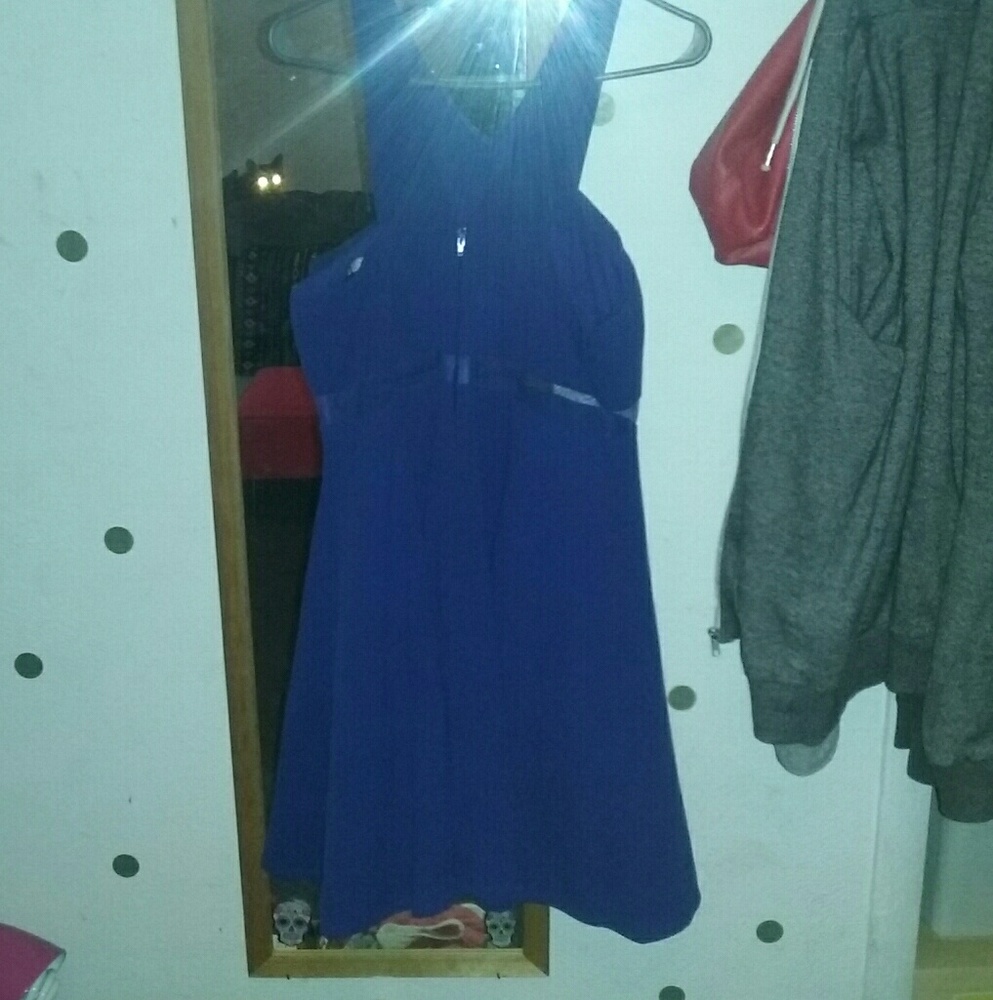 Dress - Picture 2 of 5